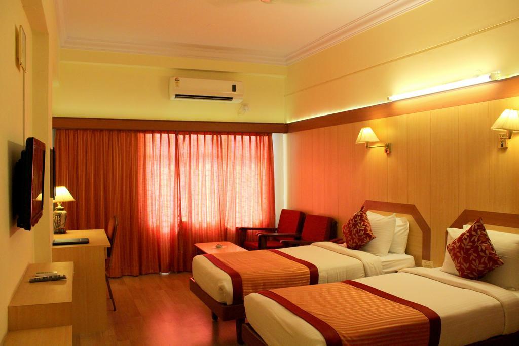 Yasodha Towers Hotel Hosūr Habitación foto